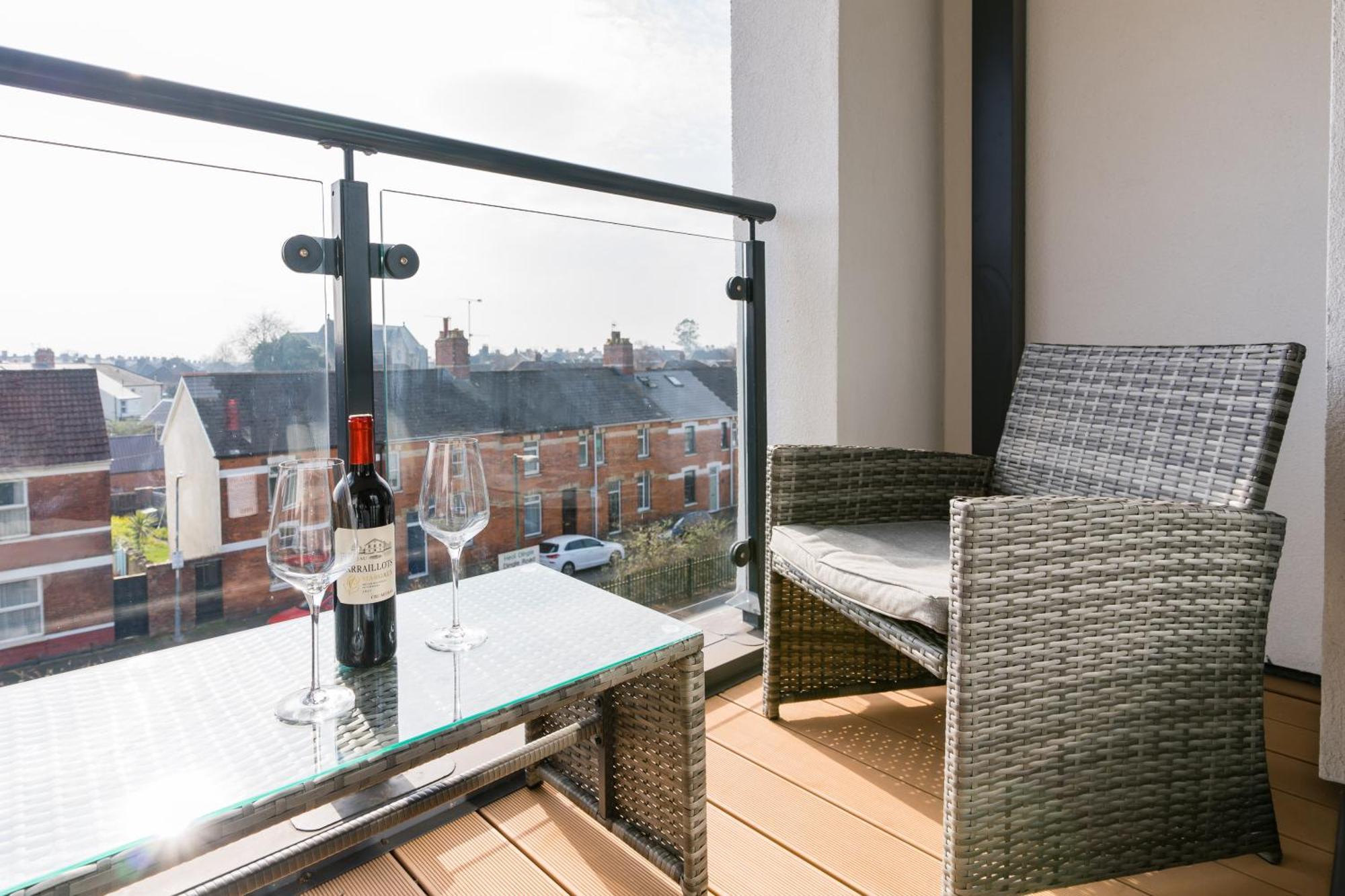 Luxe Apartments, The Moorwell, Parking, Gym - 10Mins Cardiff City Ctr חדר תמונה